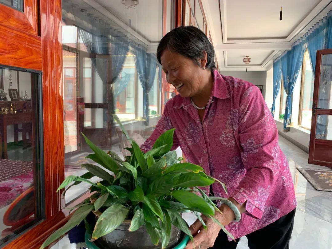 今年68岁的李玉琴,她是邻居眼里的好女人,丈夫眼中的好媳妇,儿子眼里