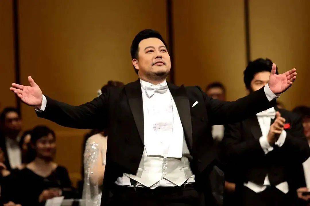 余杨上海歌剧院男低音歌唱家.