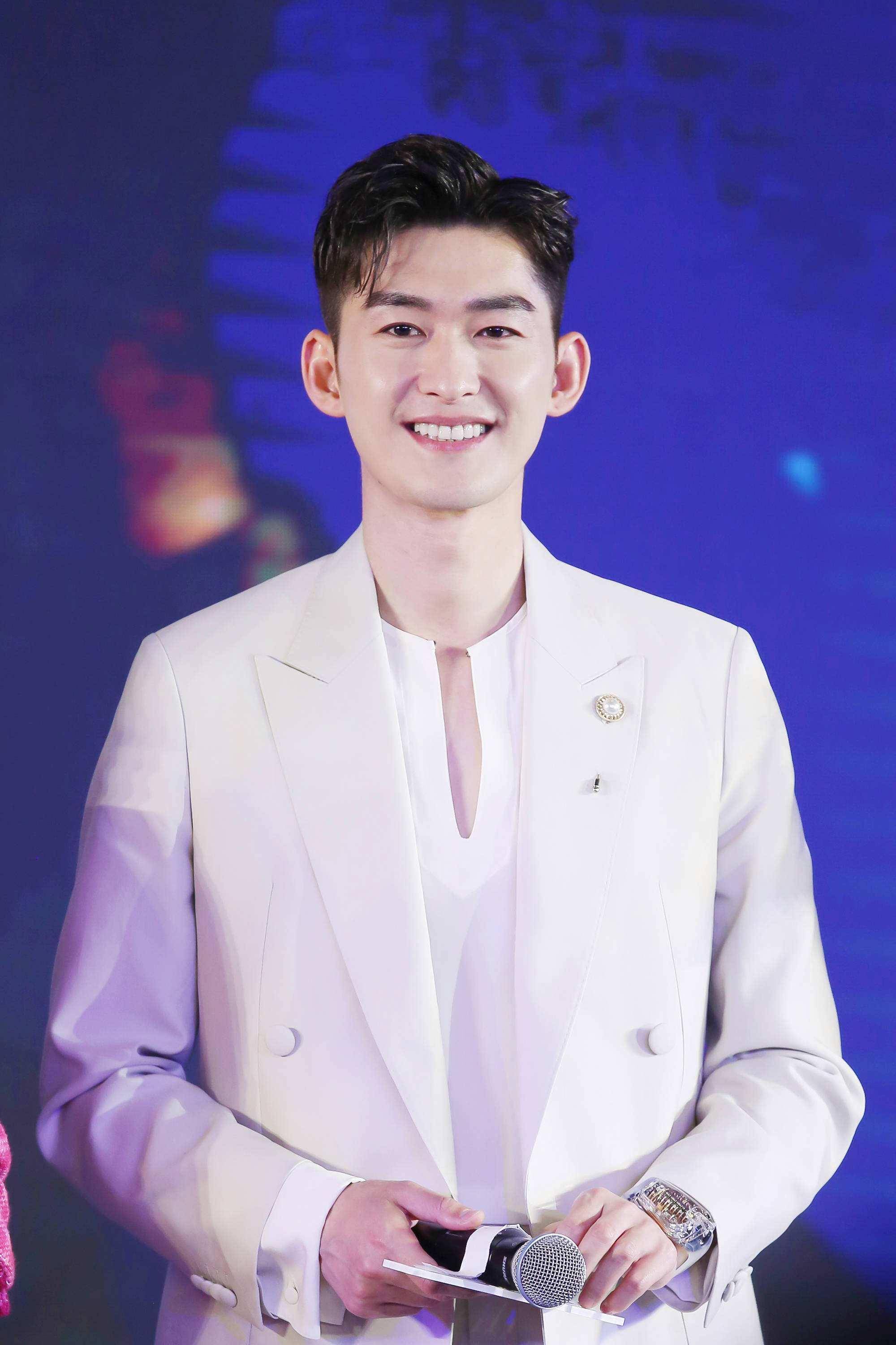 评分2.1,张翰掌握黑红密码,新片顶破国产烂片天花板