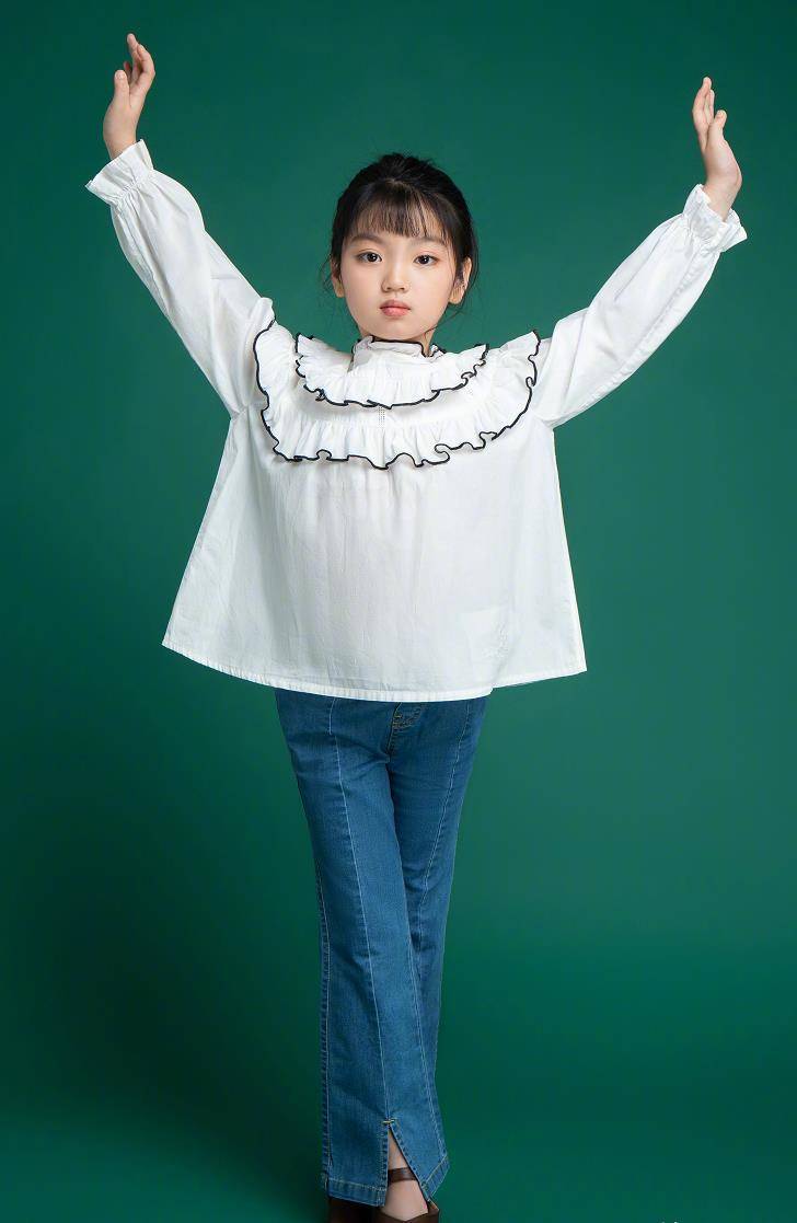 都在记录着阿拉蕾的不断的变化,但不得不说阿拉蕾的身高长了,但五官并