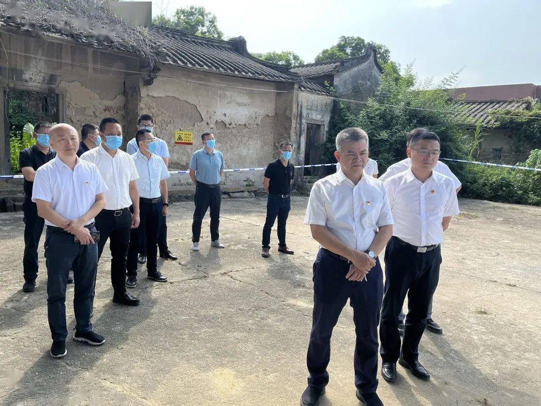 现场点评会前,王楚彬一行带队到莲华镇下长宁岭华玩