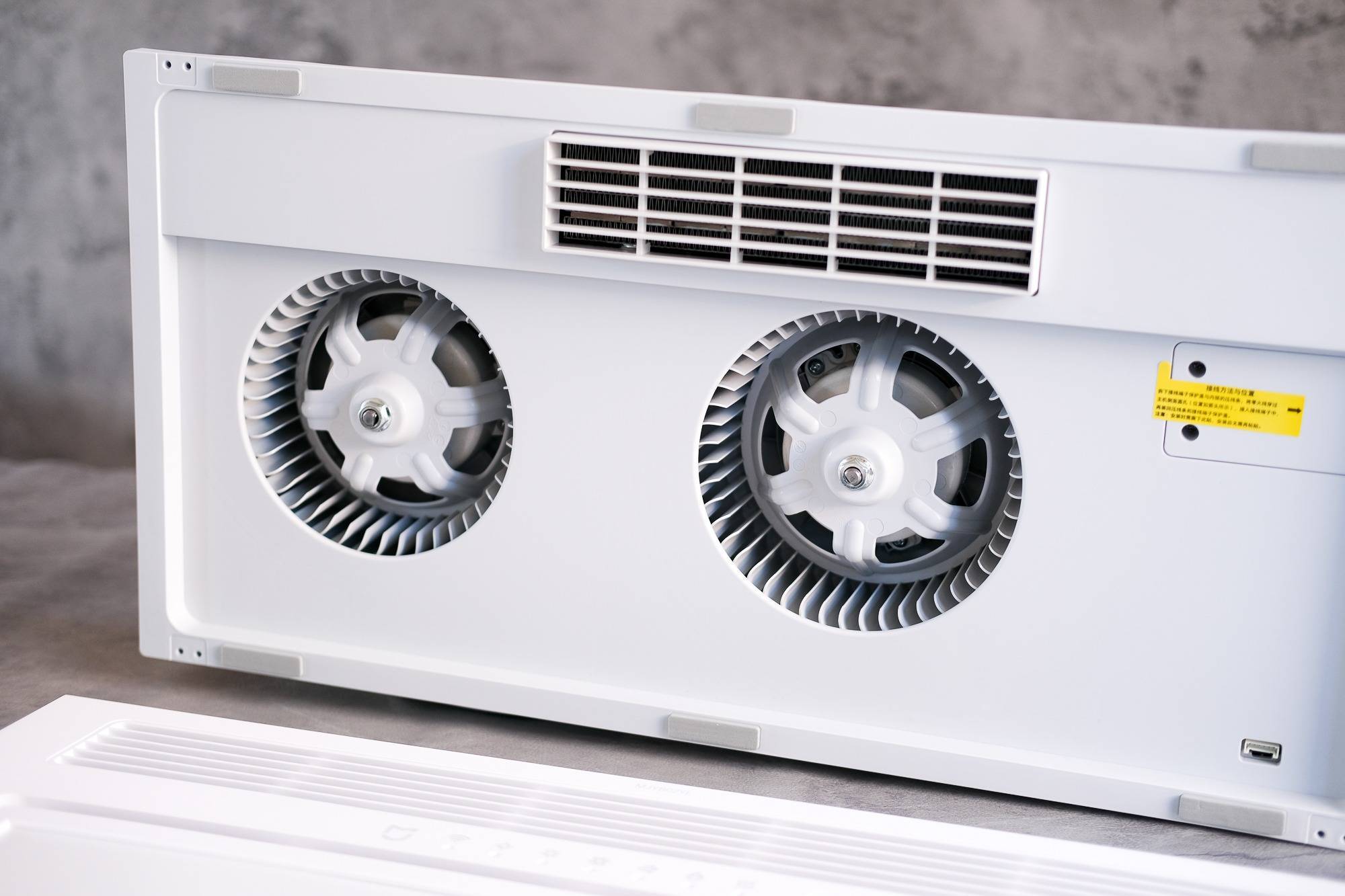 小米强势杀入卫浴市场,米家智能浴霸:双核结构一分钟升温10℃_暖风