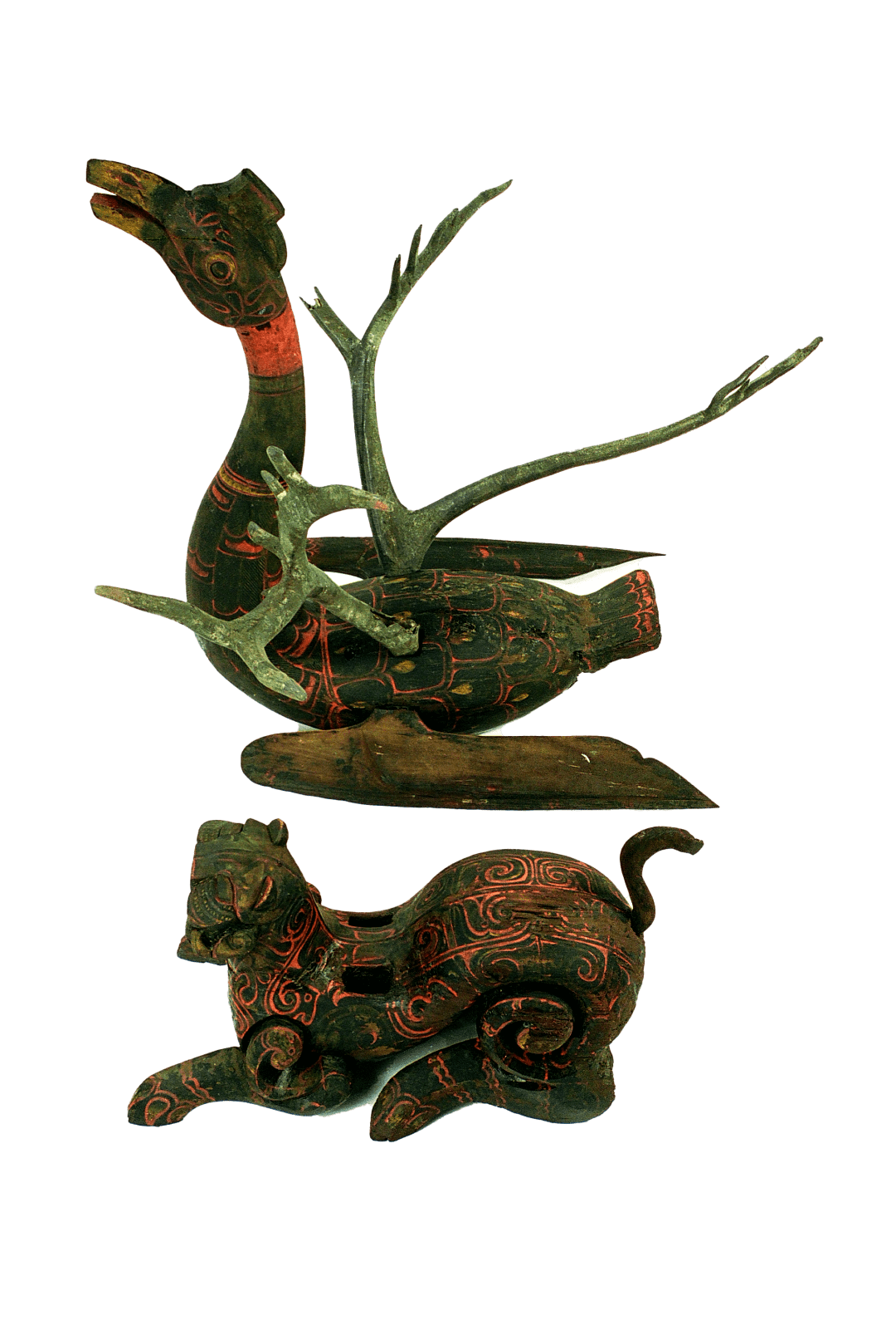 虎座飞鸟是楚墓特有的随葬品.