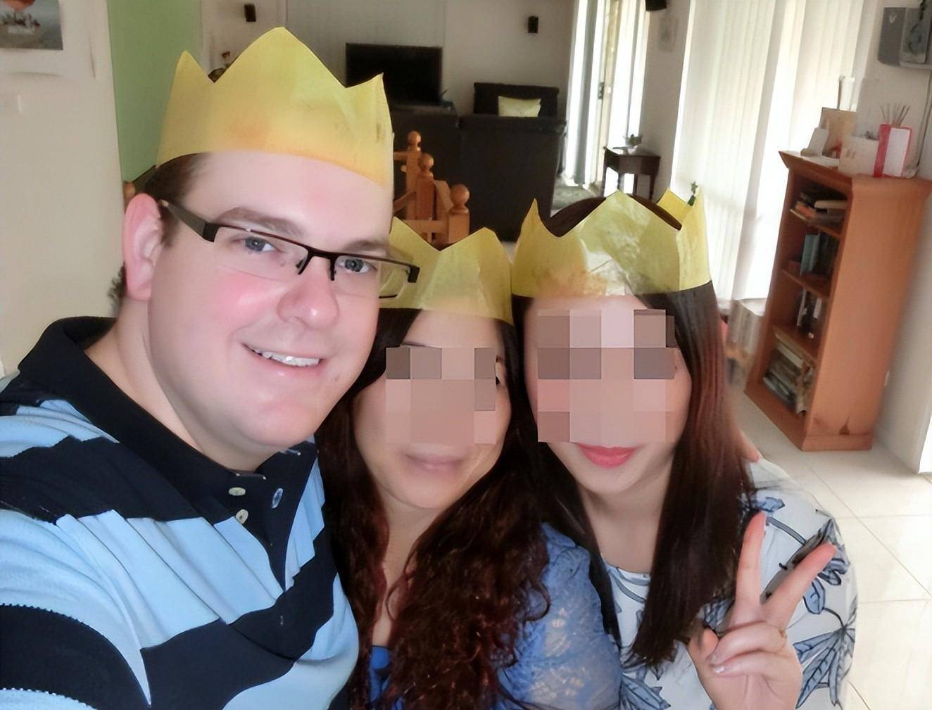 视频和照片中,巴雷特在神志清醒的情况下,对冷孟梅实