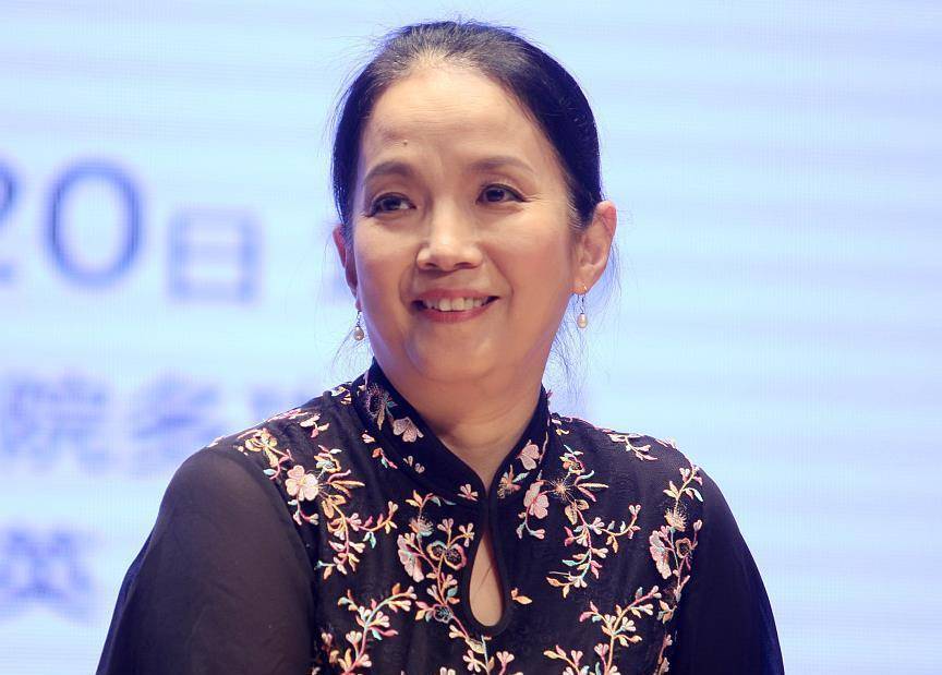 为了帮助儿子,更是和妻子吕丽萍一起加盟了儿子参加的综艺.