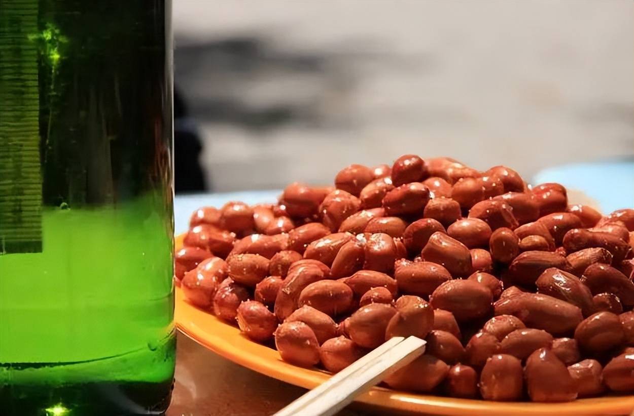 一碟花生米一瓶二锅头,坐飞机茅台随便喝_酿酒_口感_高度