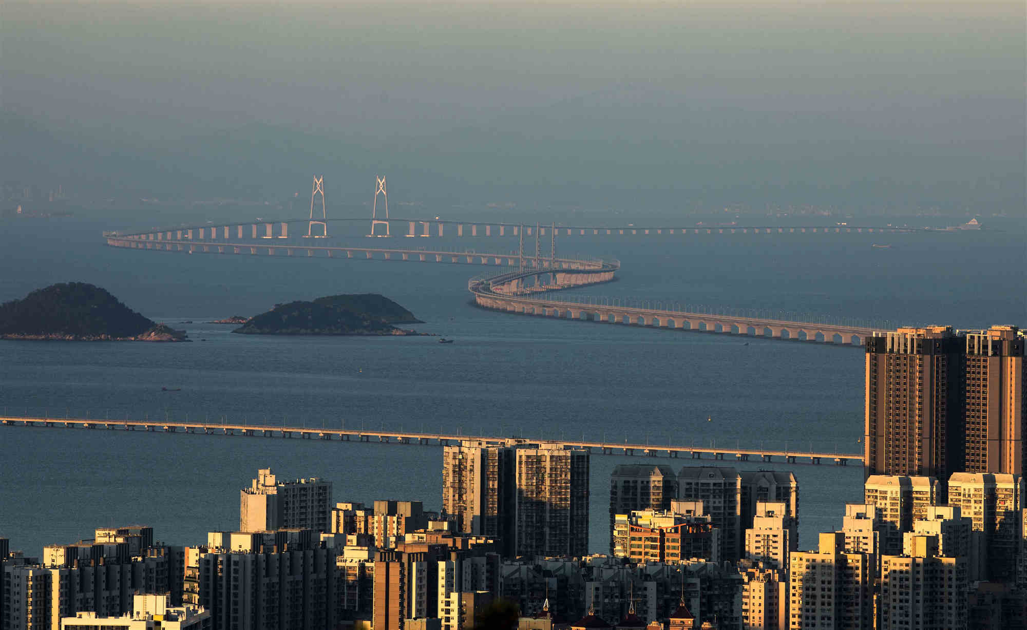 上半年，粤港澳大湾区先进制造业增加值占规上工业比重达55.9％_吴东文_创新_新发展