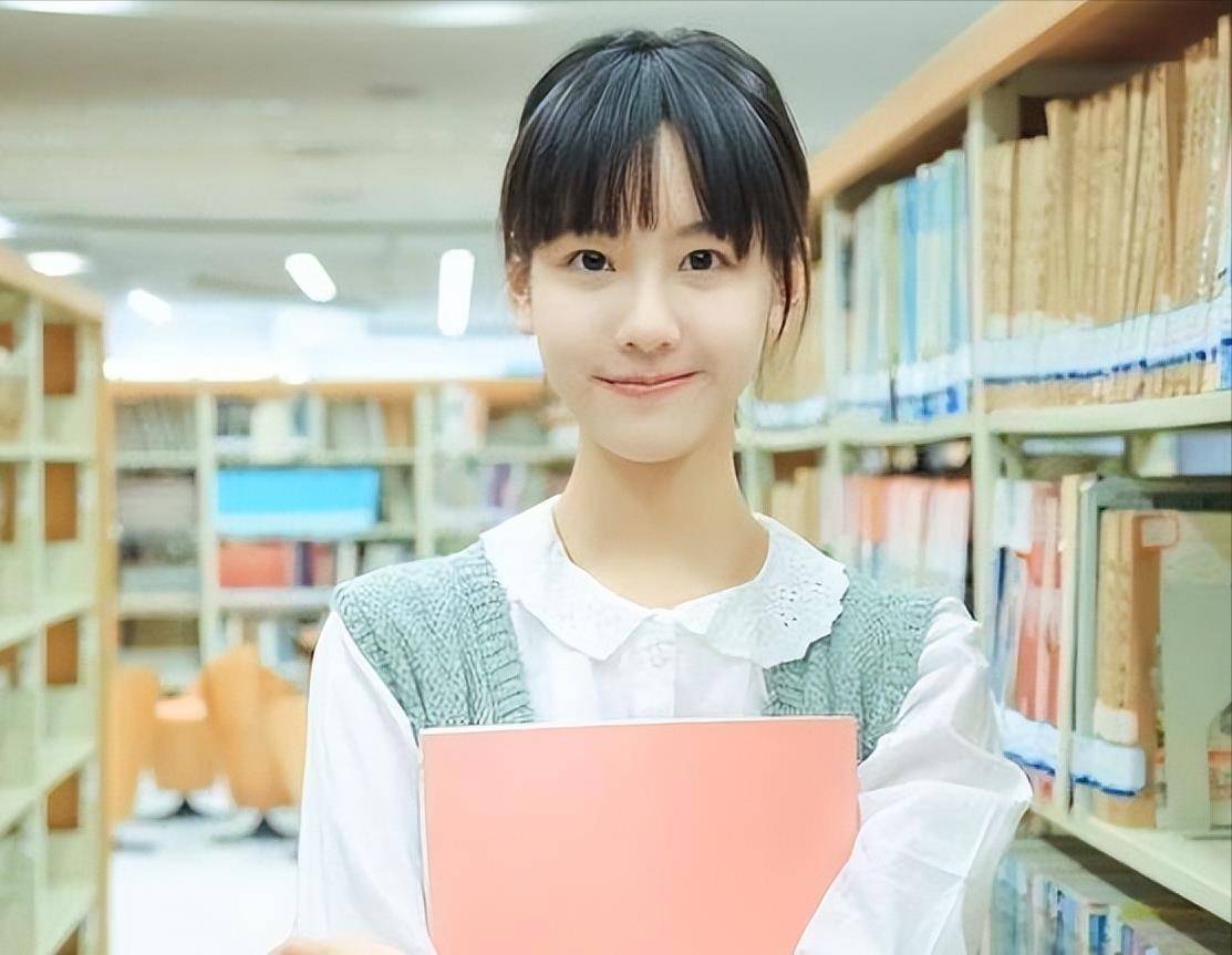 圈内小白花陈都灵的恋情被爆料,这次有视频做实锤,可这男的是谁_汪汐