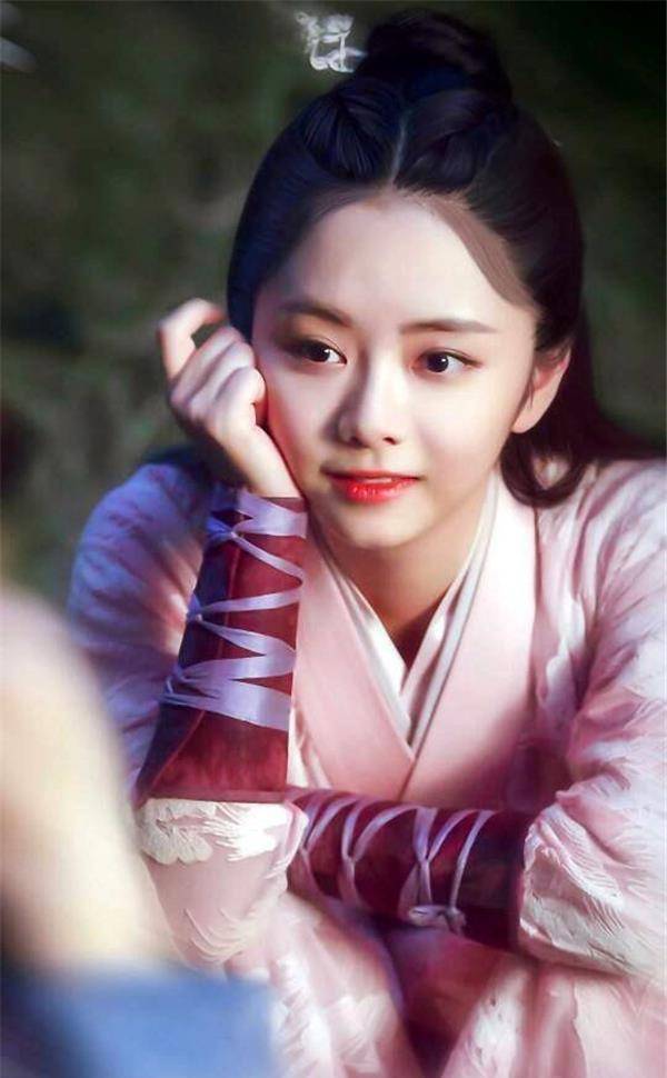 《锦衣之下》原定女主人选曝光,看清是谁后,网友:谢谢不演之恩_谭松韵