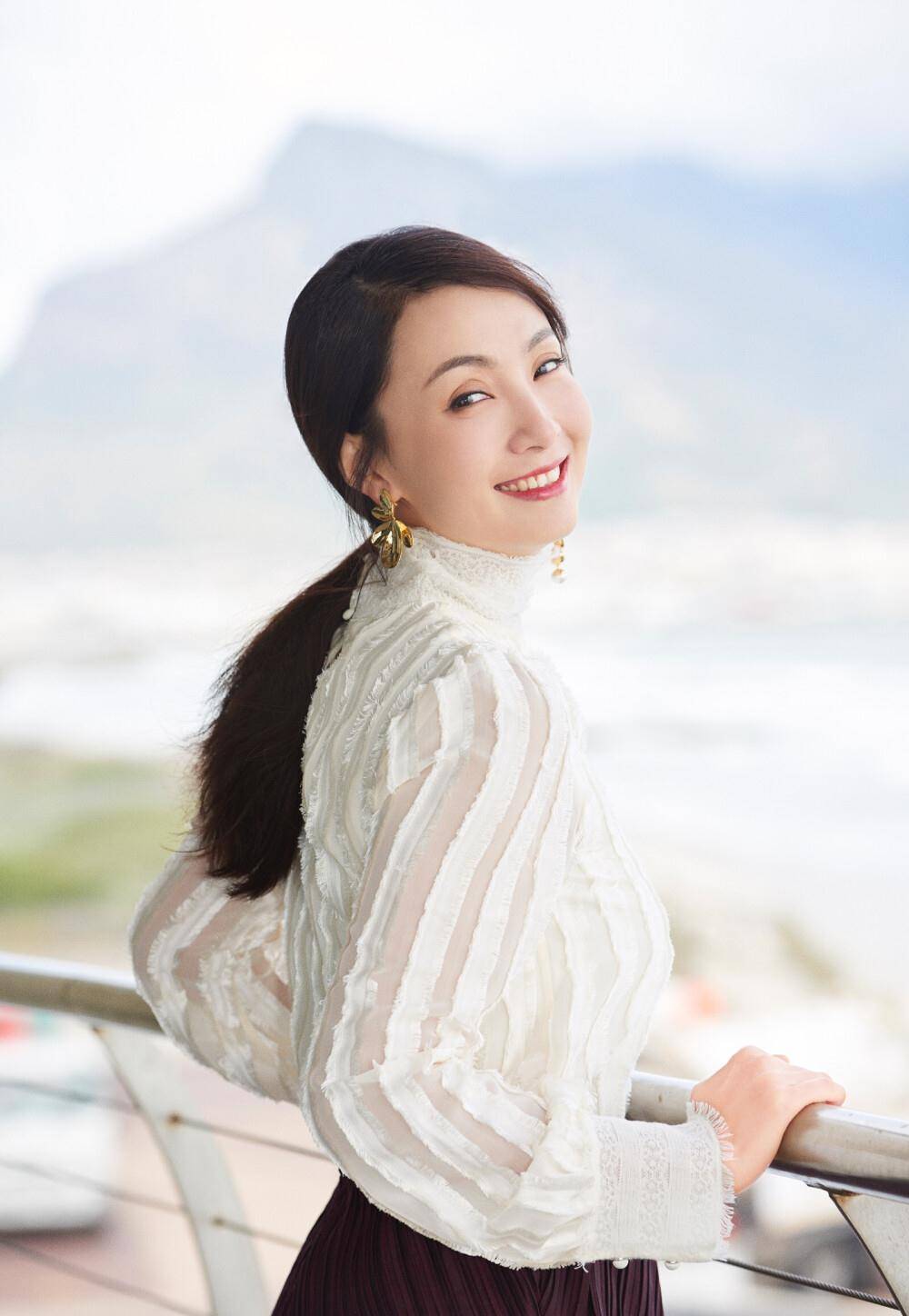 那些没有少女感长相越老越耐看的江苏籍女明星,气质一个比一个绝_梅婷