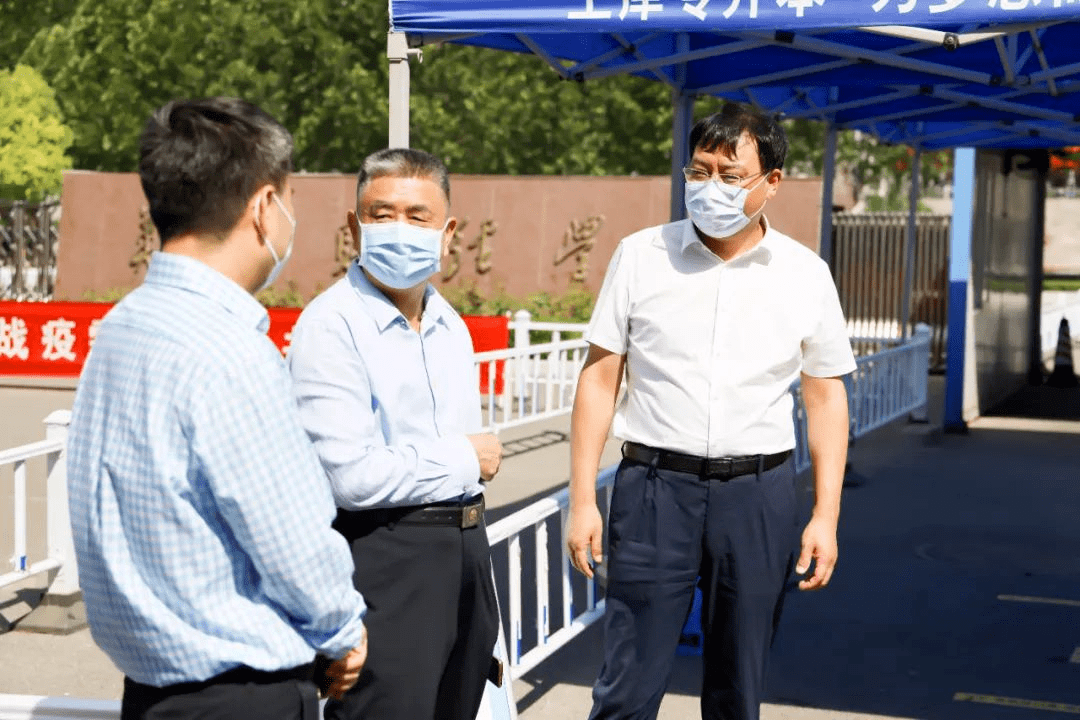 9月22日,郑州市惠济区区长李伟光一行到郑州财经学院督导检查议情