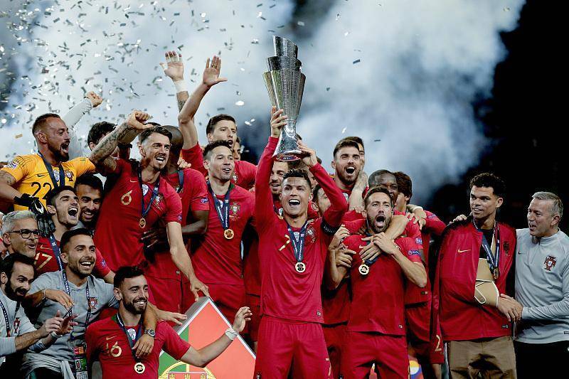 欧国联冠军奖杯,但是他在来到中超之后迅速没落,如今只能混迹西乙球队