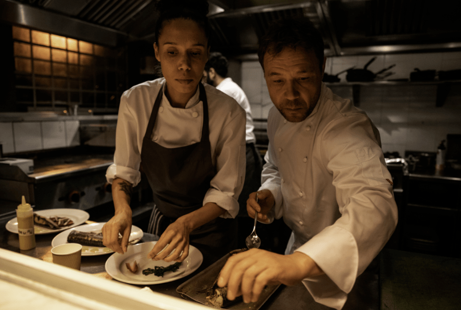 这部一镜到底的后厨揭秘片,太戳打工人的心了_影片_美食_漂亮话