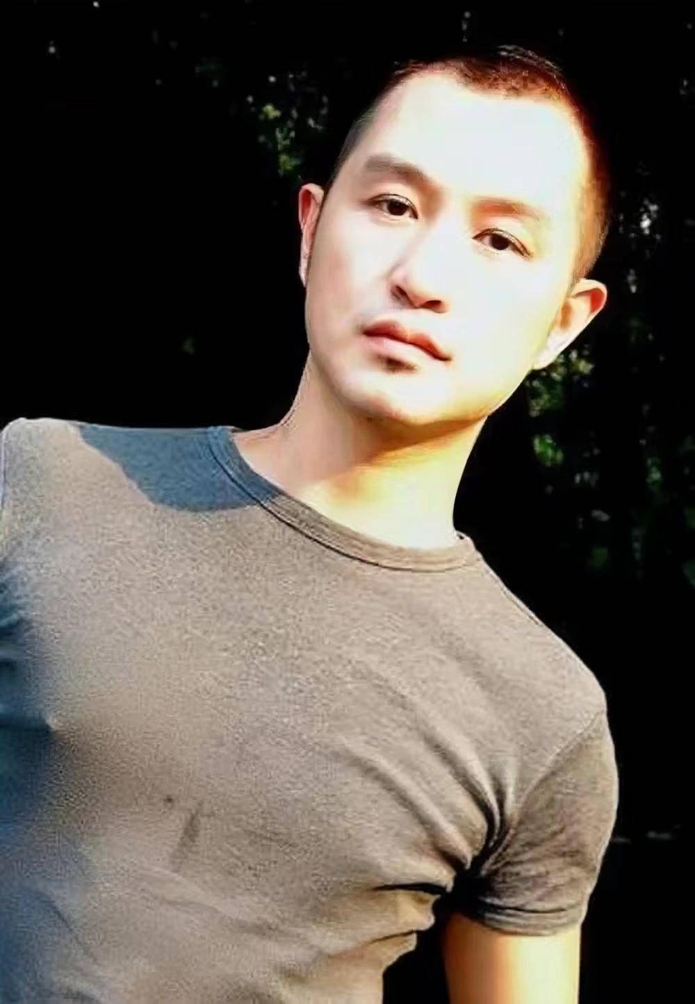 才子高枫:凭借《大中国》爆火,34岁英年早逝,父母至今仍思念_音乐