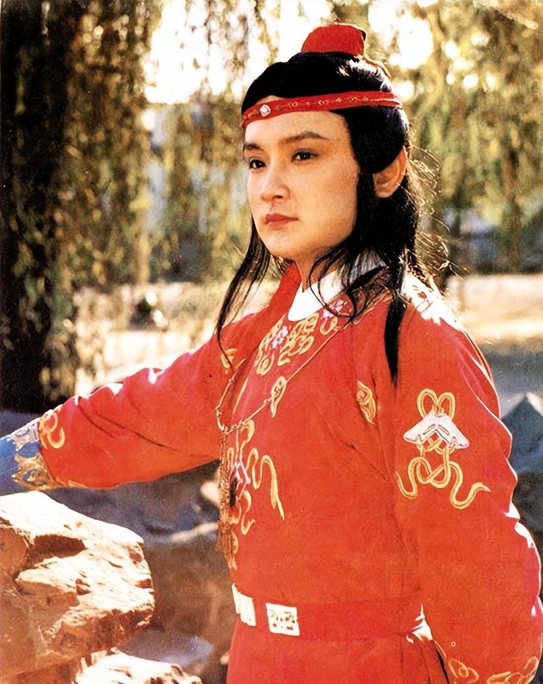 贾宝玉背叛亲情,从自发到有意识,看他与贾政王夫人贾母的割裂_贾府_林