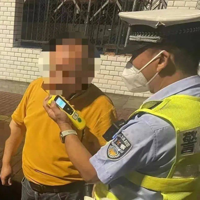 这样做很危险!杨浦警方提示,莫存侥幸心理!_驾驶员_处理_测试仪