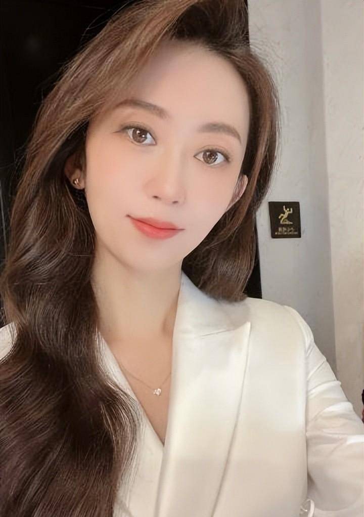 金融圈里"靠脸吃饭"的女强人进剧组秒变"大妈"_刘芊_投资额_照片