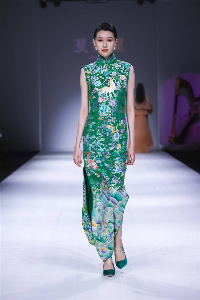 的传承与变迁——蔓楼兰【游仙·梦】春夏高定发布秀_旗袍_系列_仙境