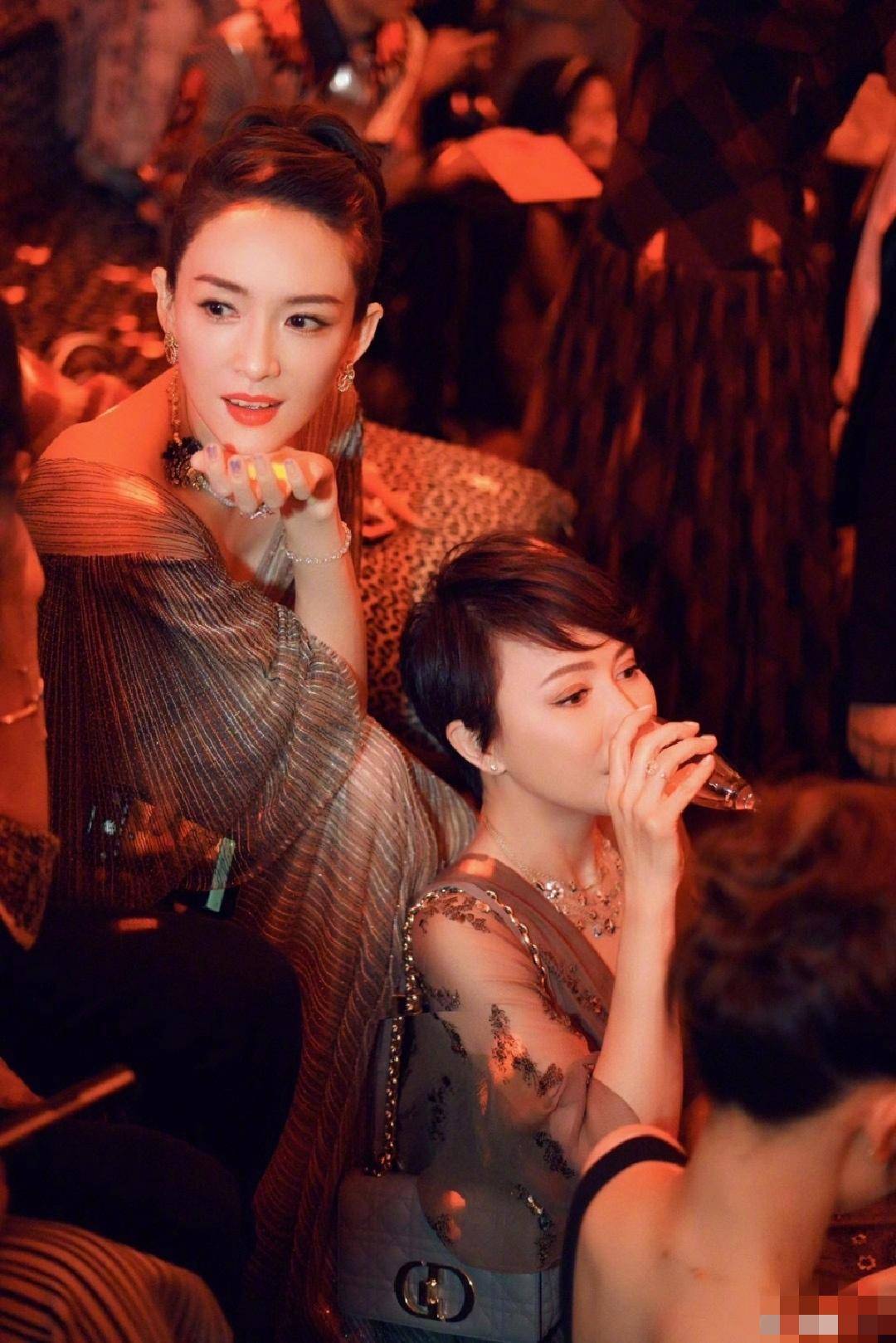 杨颖被刘嘉玲删好友,直言担心是因为说错话,刘嘉玲大笑正面回应