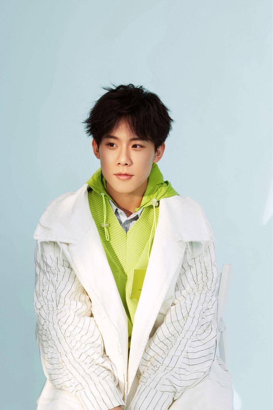 00后男星未官宣恋情直接分手,一天前被曝与女方同回酒店_周奇_向俞星