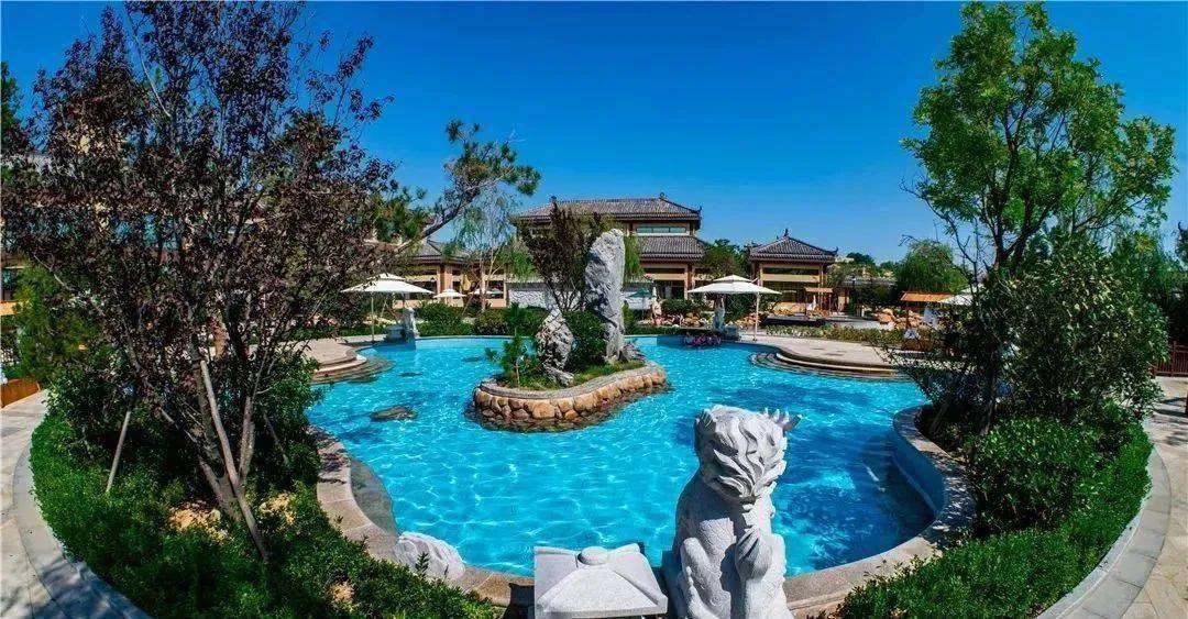 还能让肌肤毛孔充分打开,加速代谢循环,泡浴温泉后,再做一下养颜spa