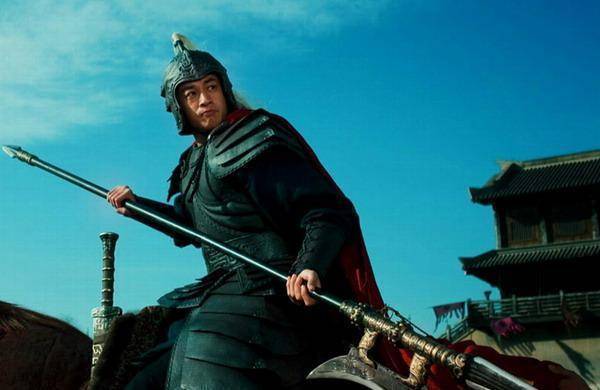 三国武将兵器谱:赵云用枪,关羽用刀,方天画戟并非吕布独门武器_黄忠