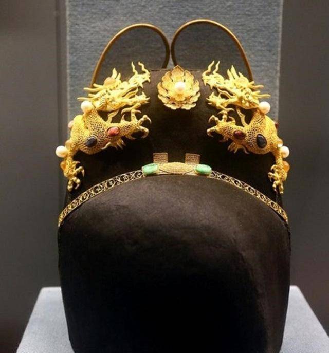 宋朝官帽上的两根长翅有什么作用?是谁发明的?为何皇帝也要戴?