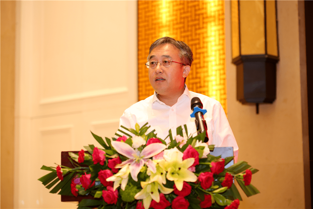 我院党委书记金锋,山东中医药学会副会长兼秘书长薛一涛出席会议.