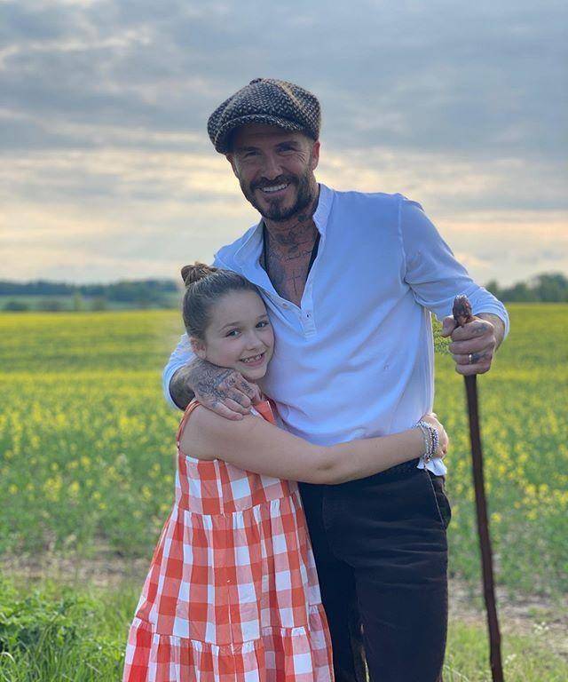 贝克汉姆晒8岁小七踢球英姿!