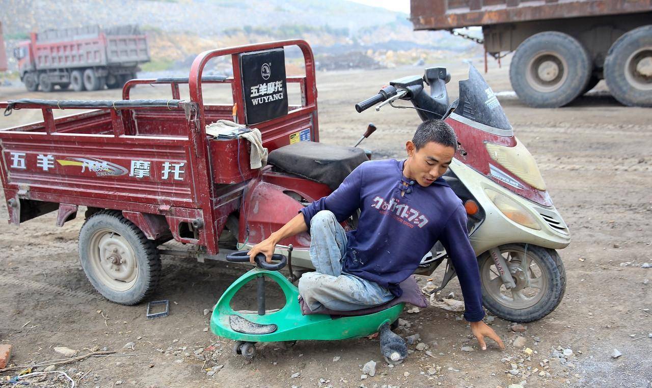 28岁"车轱辘"男孩:养猪修鞋无所不能,希望能找个懂他的女朋友_张克研