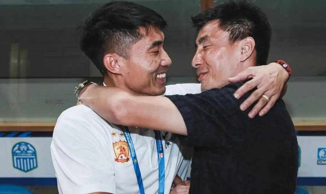 郑智与李玮峰做比较,为什么前者不如后者?_广州_裁判_恒大