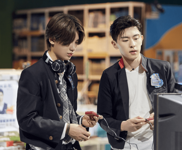 黄明昊_邓伦_皮肤