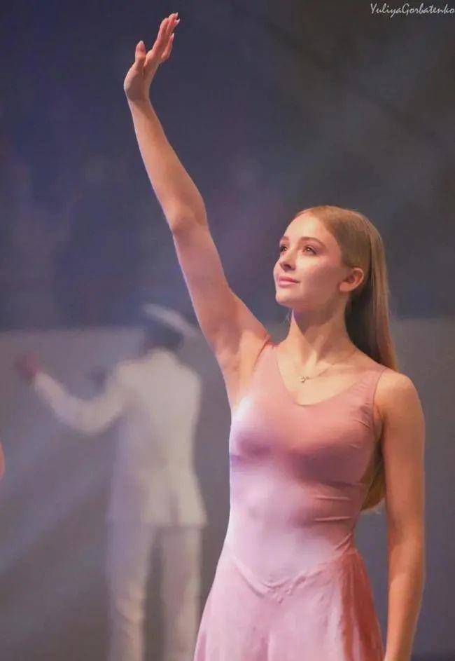 普雷斯利·诺比_希拉里·奈特_妹妹