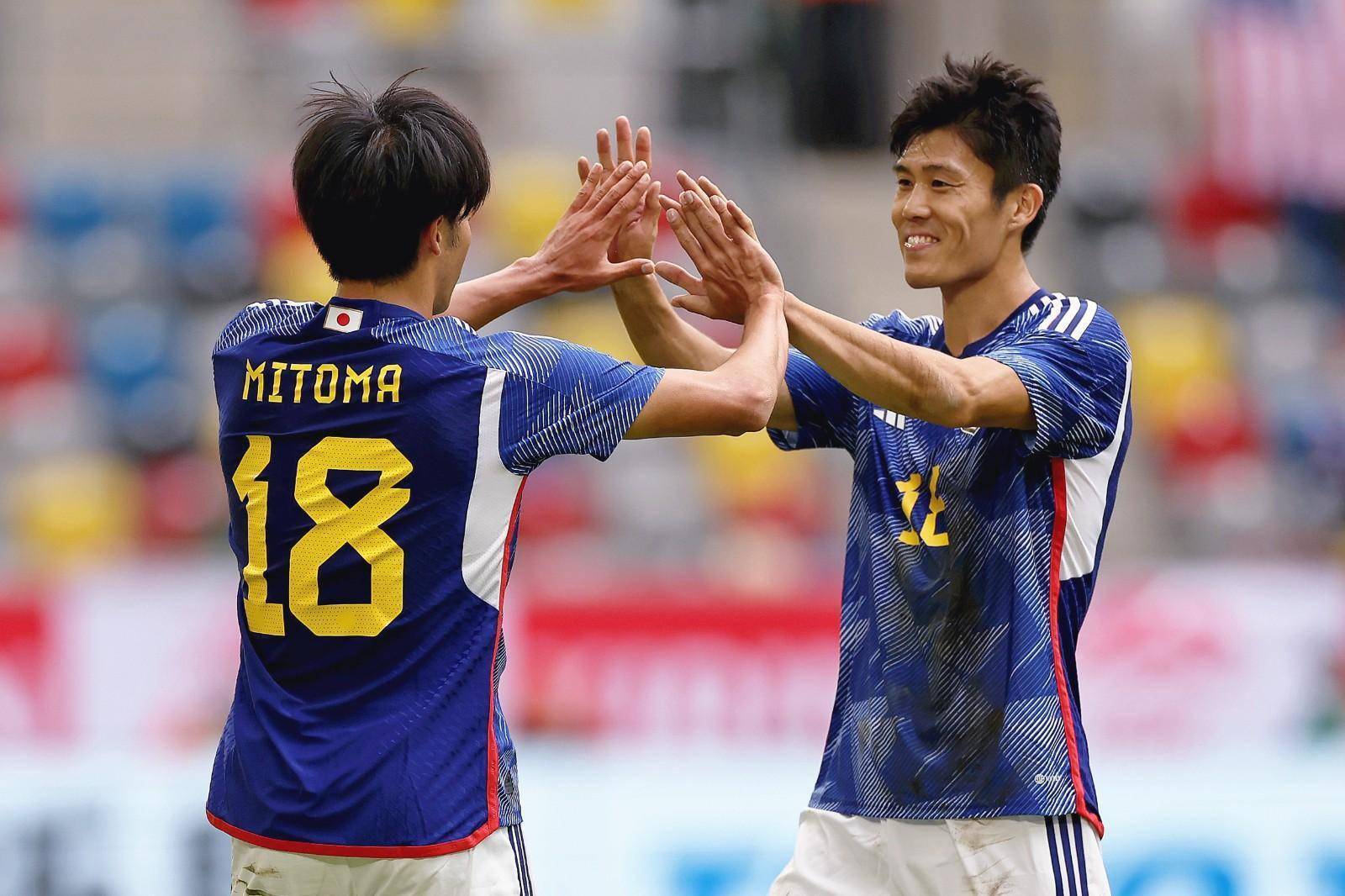 阿迪达斯日本国家队2022年世界杯主场球衣球员版_纸鹤_比赛服_设计