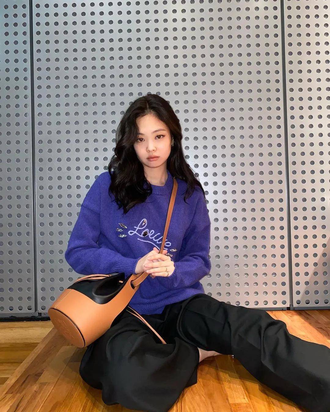 jennie和权志龙的办公室恋情,我们早发现了…_香奈儿_black_网友