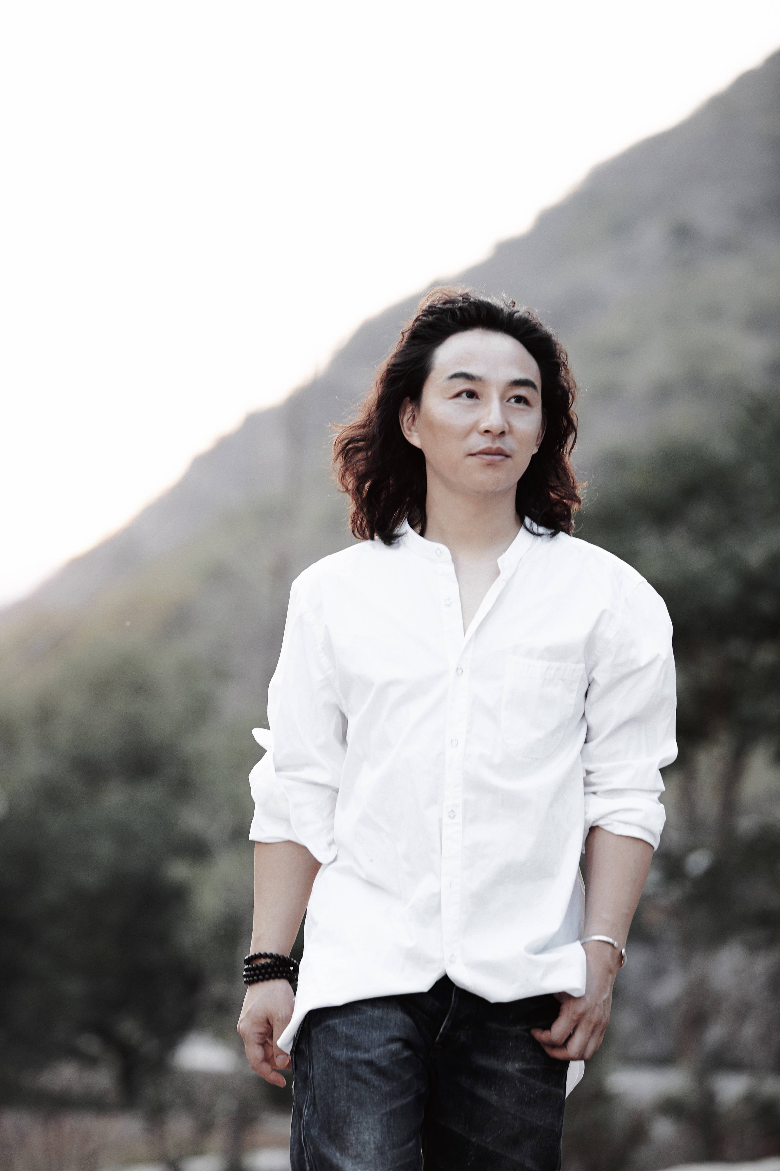 赵照全新单曲《秋天火车站》先行版温情上线:人生如旅 匿于人潮_音乐