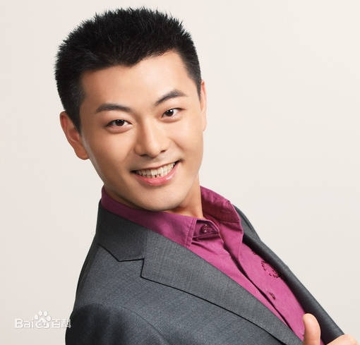 并担任安徽卫视早间杂志型新闻节目《超级新闻场》的主持人