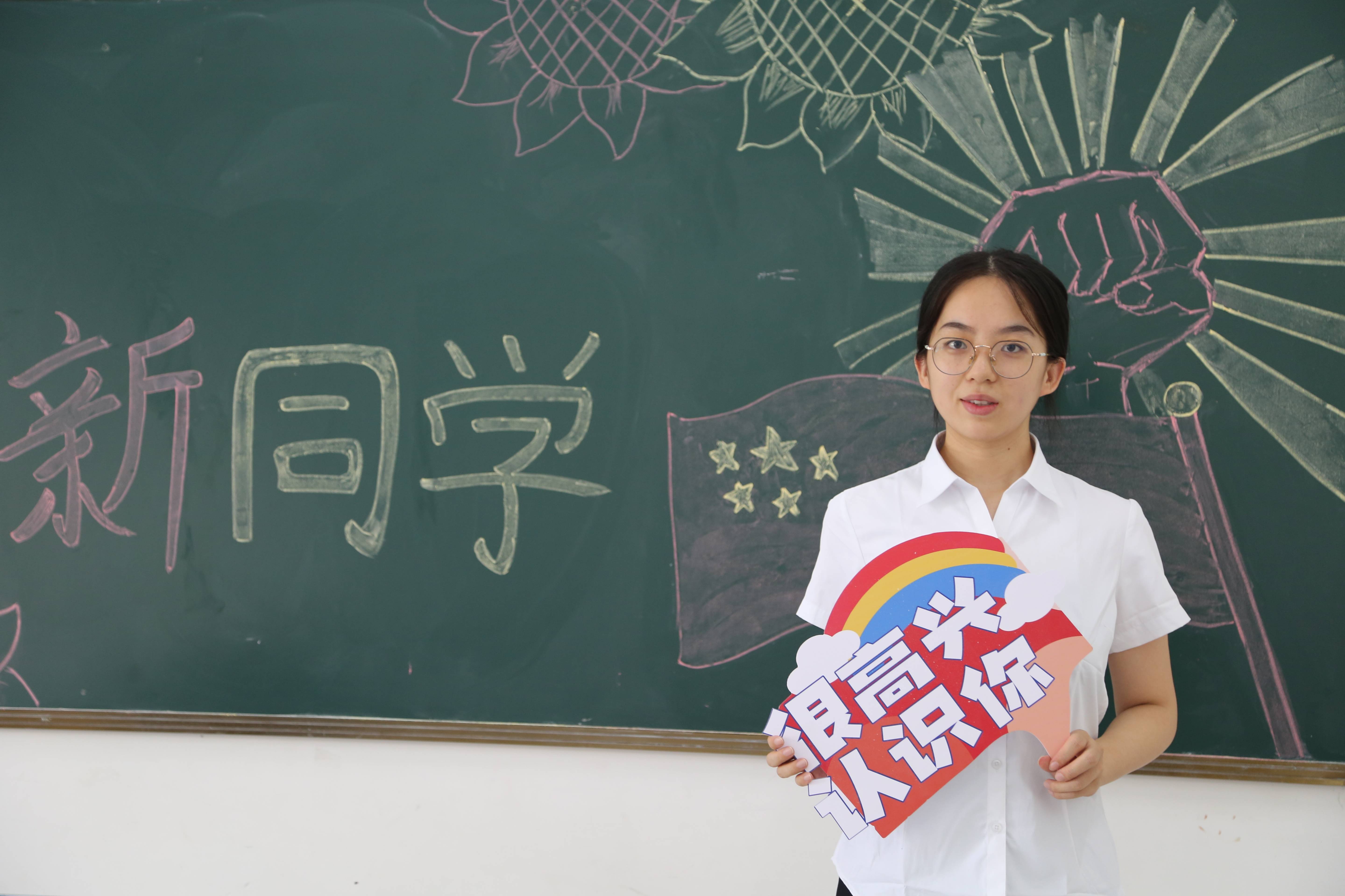 可以联系初中毕业学校开具教育部门盖章的毕业证明即可