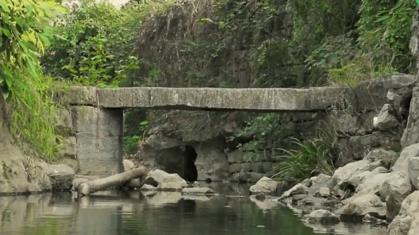 广西黄姚古镇，被称为石桥博物馆，有座300多年的“寡母桥”
