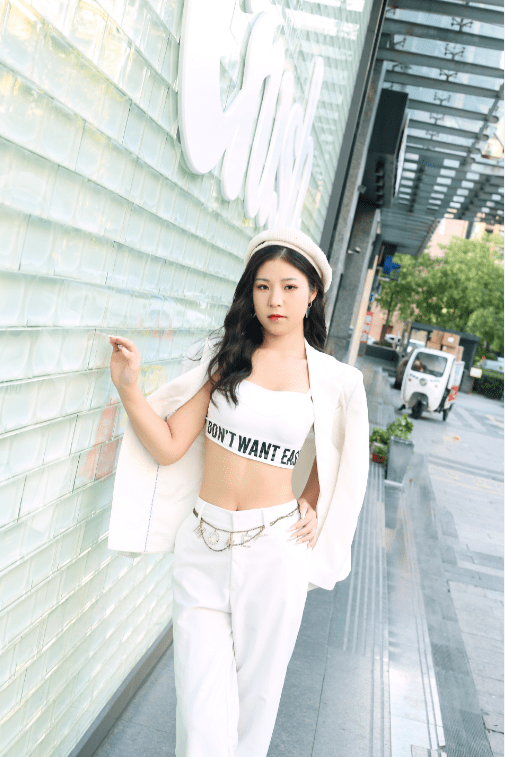 李妙在网拍模特界的发展之路_网络_梦想_model