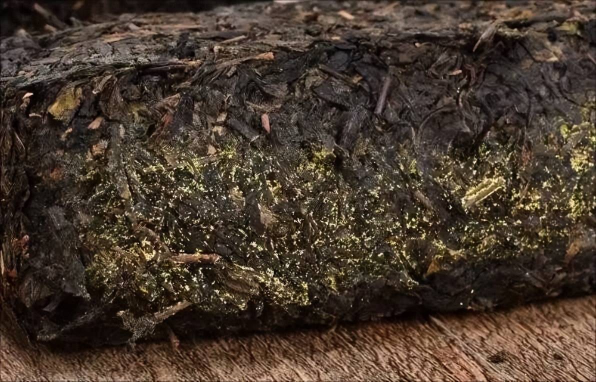 因为在显微镜下面,长得像是金黄色的小花,所以呢,才叫做金花.
