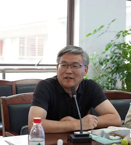 曙光中学迎来"蒋东标名校长工作室"营造育人文化专题研讨活动_红色