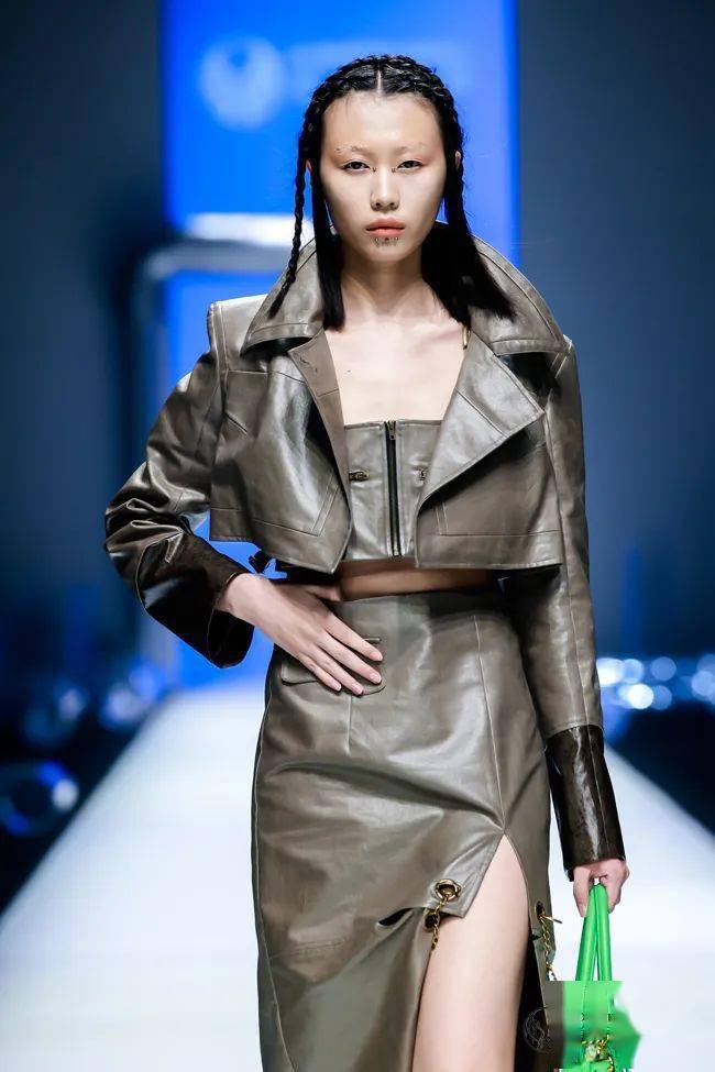 元宇宙和时尚界的跨次元艺术碰撞——丁洁d.