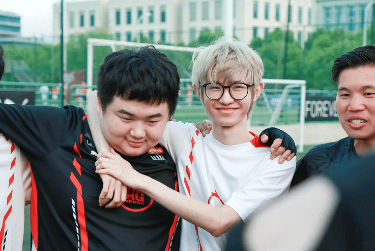 当然,一诺也对得起菲姐的喜爱,作为顶级射手,一诺的天赋不用怀疑,关键