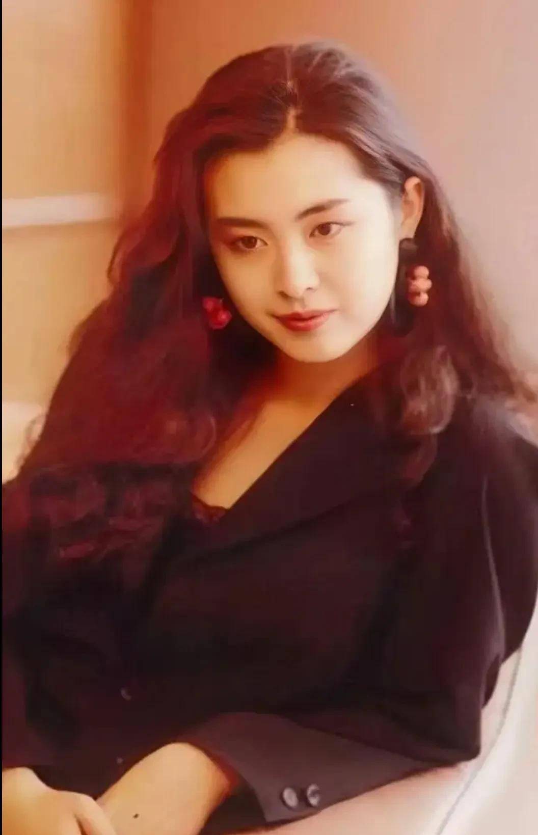 1992年随爷爷回老家安徽舒城,捐资修的马路,没想到王祖贤的老家还跟我