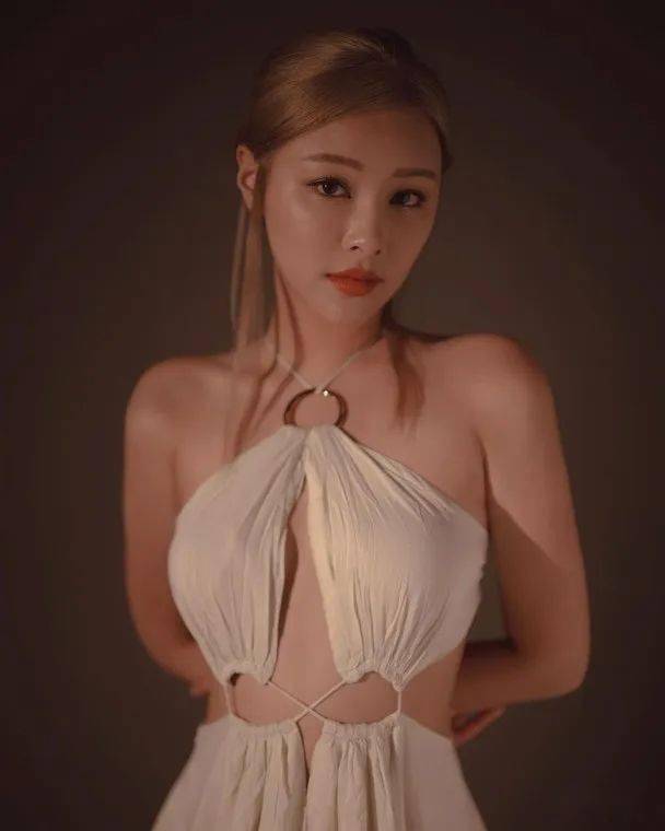 陈静蔚雨芯上下劈腿夹攻 廖碧儿倒吊一字马都唔够砌