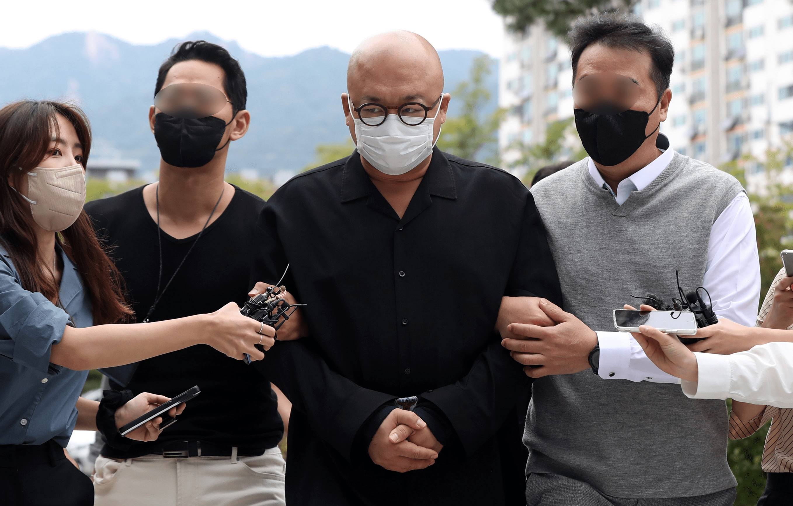 太疯狂,韩国近期被抓的吸毒男星曾在节目中公开暗示怎么吸毒!