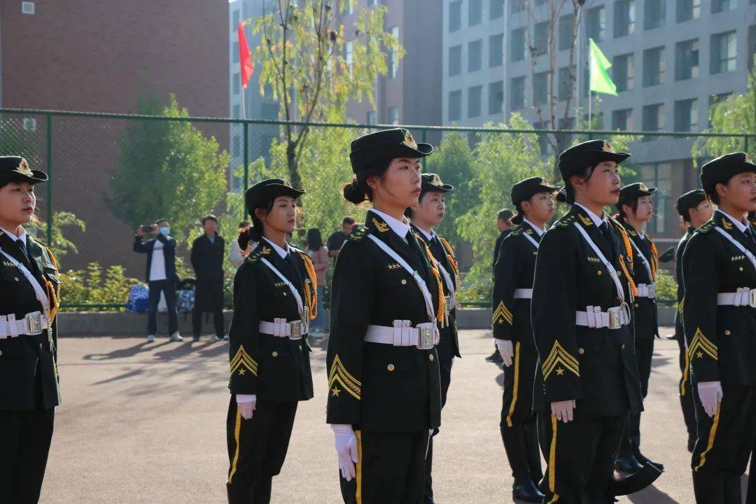 吕梁学院举行2022级新生开学典礼暨军训汇报表演_吕院_学子_全体