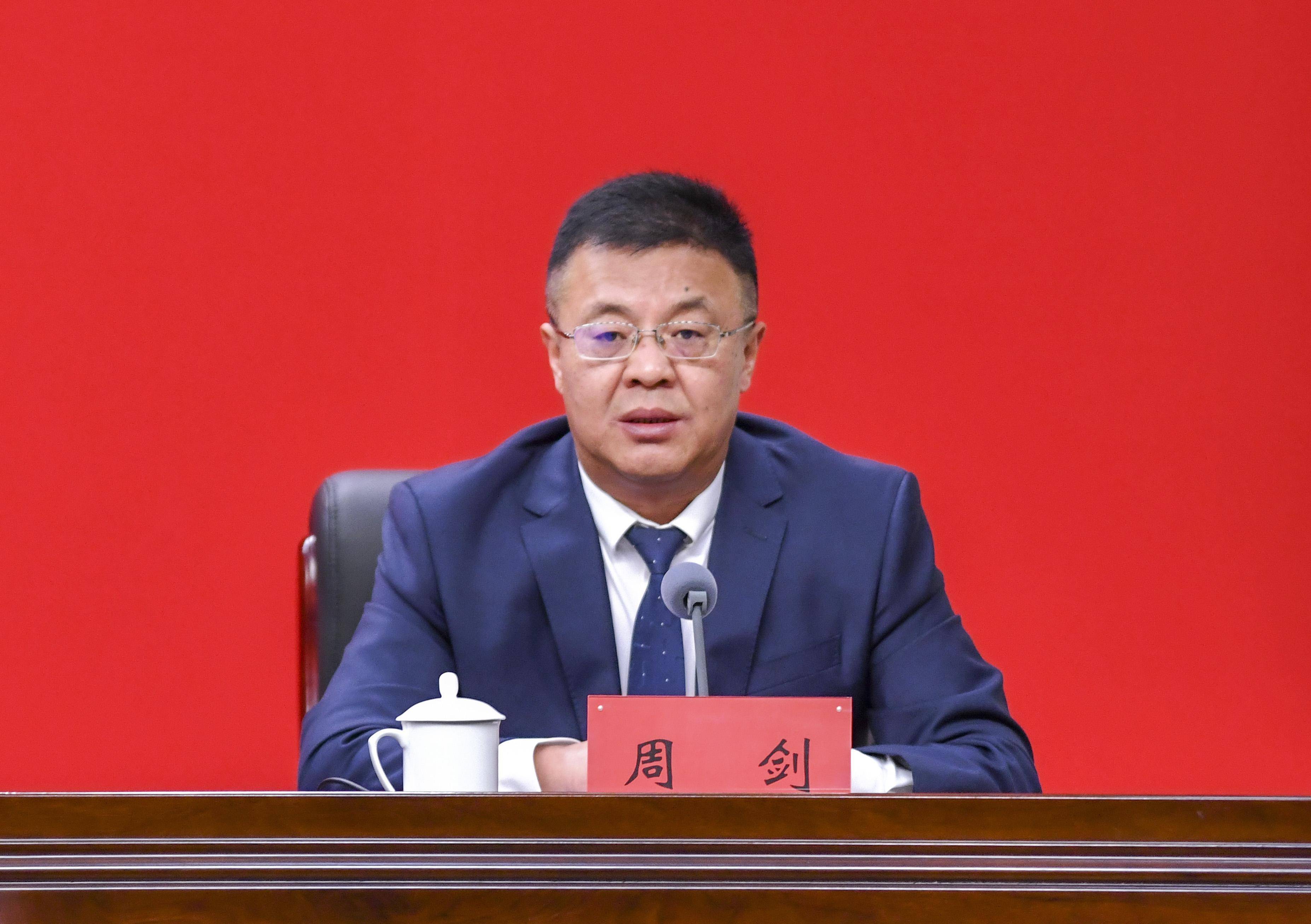 漯河市副市长周剑就上述问题回答了记者提