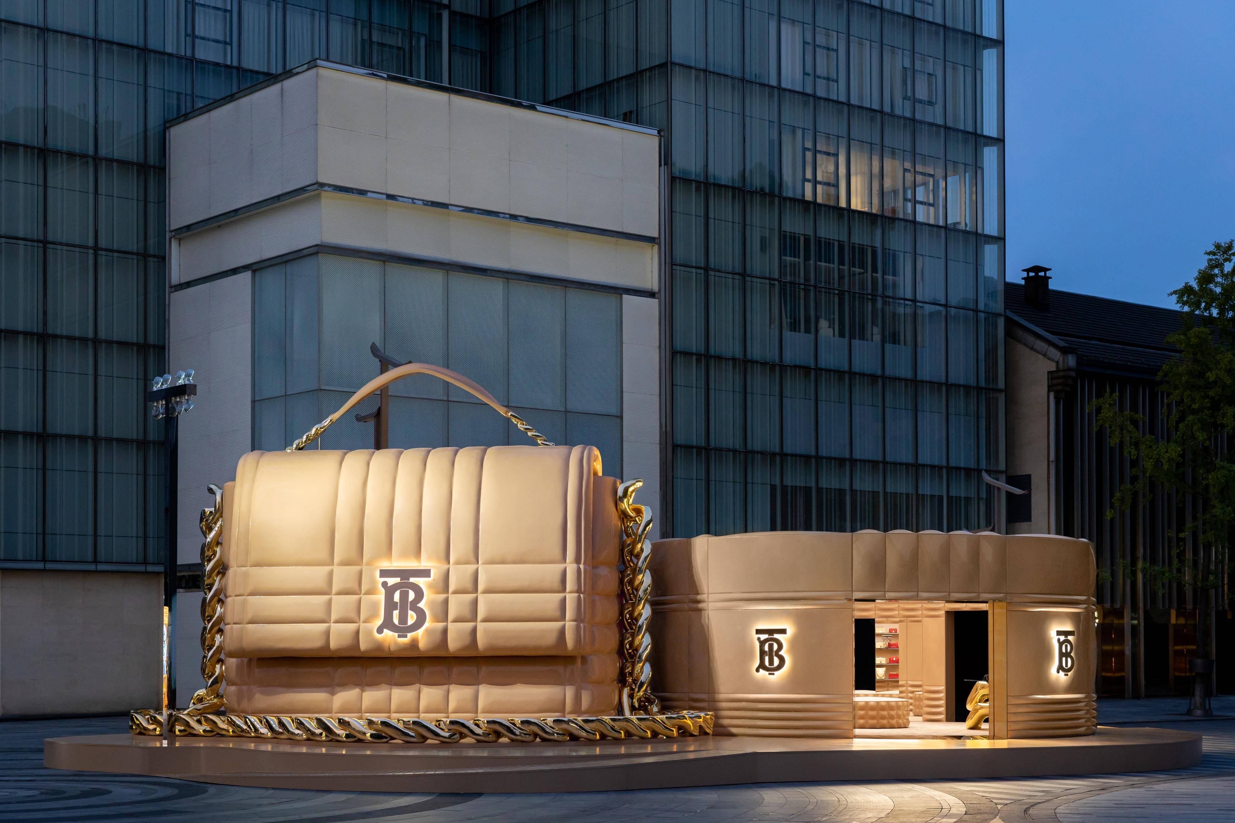 新姿lola不变态度 burberry杭州湖滨银泰lola萝纳包精品店盛大开幕